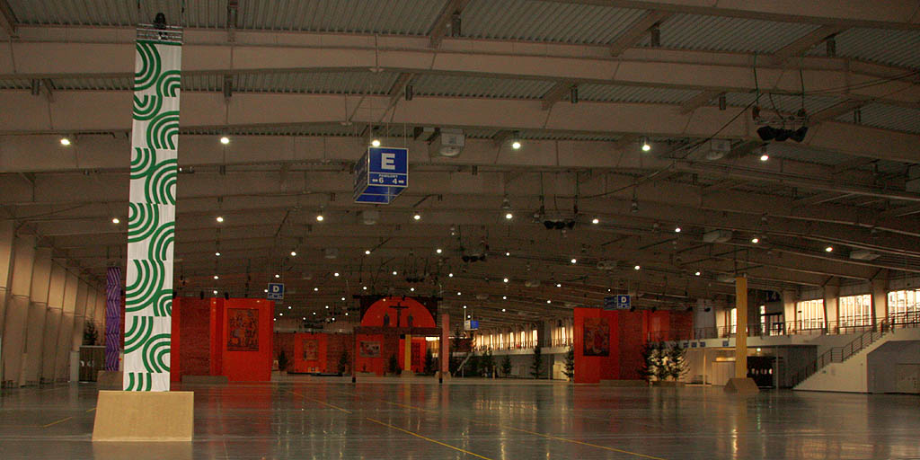 Instalacja aparatury w hali 5 MTP Poznań