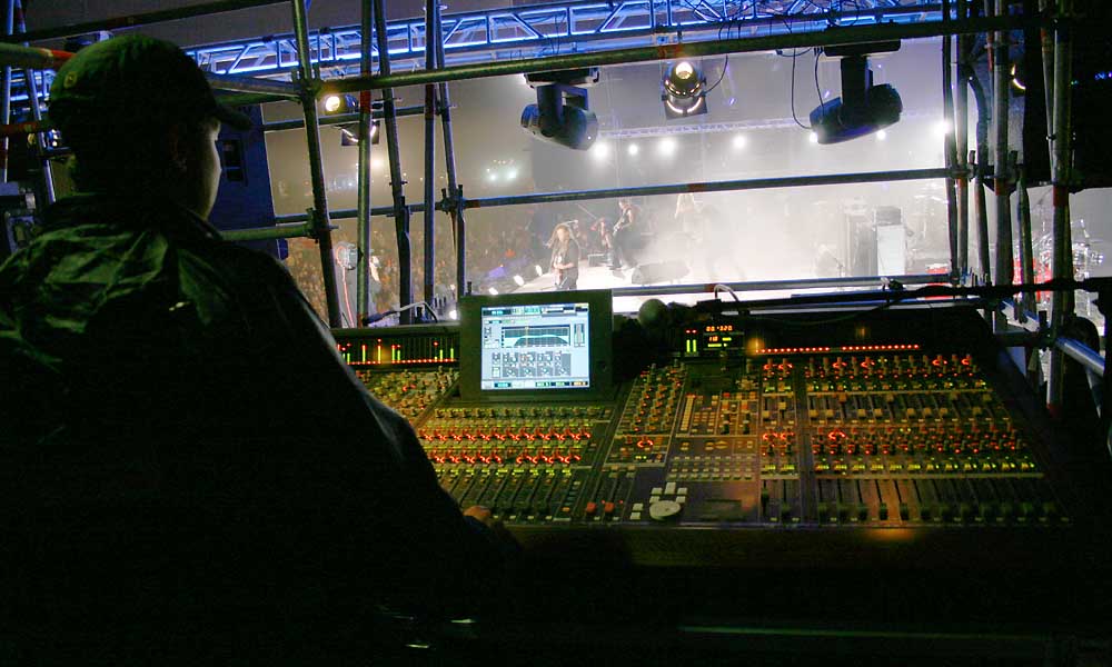 Yamaha PM1D na monitorach